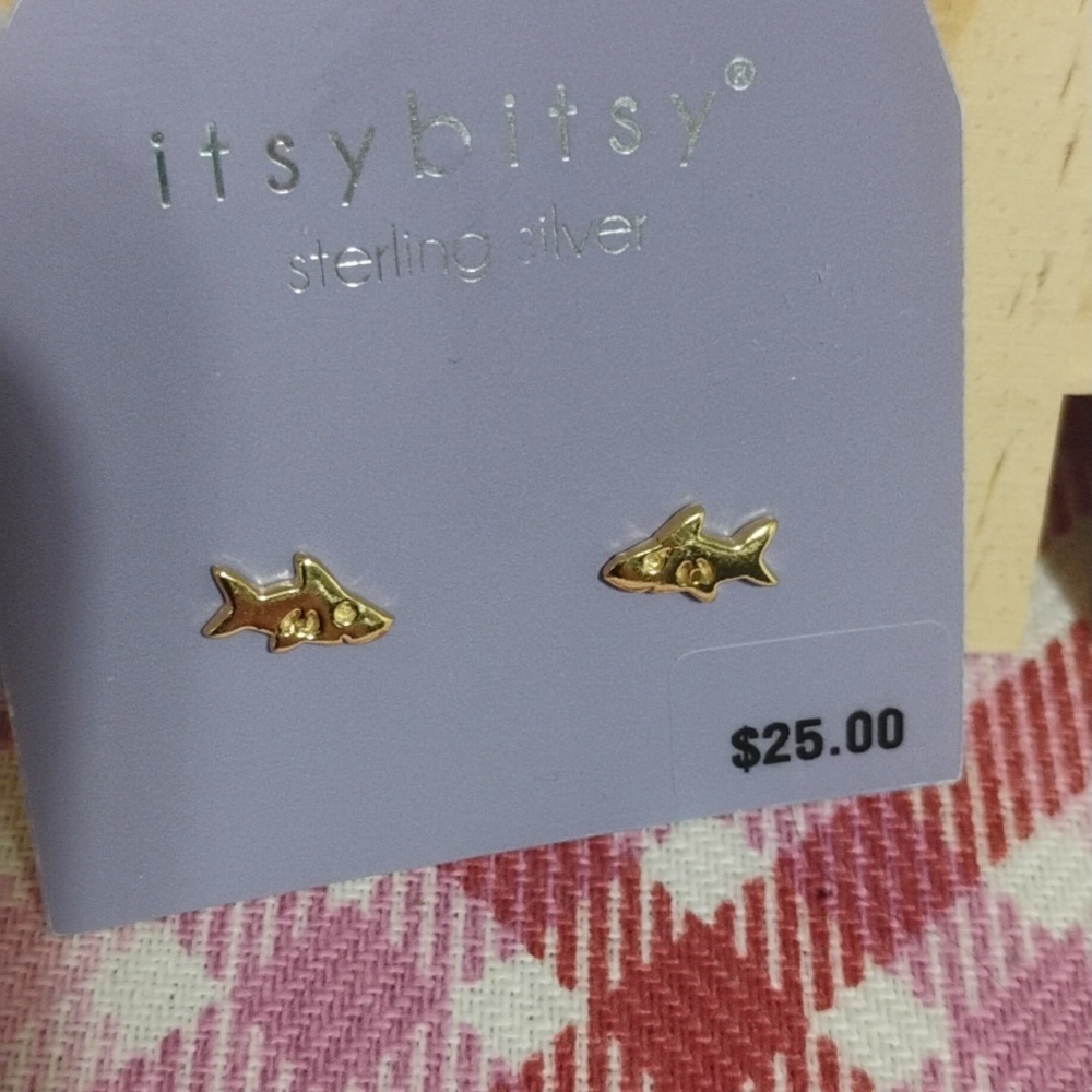 ๐ฆ Itsy Bitsy Sterling Silver Gold Plated Shark Earrings NWT - Picture 3 of 4